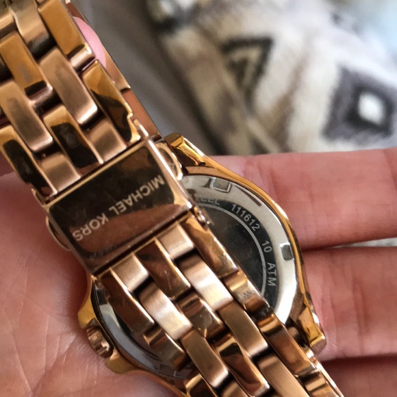 Michael Kors Rose Gold Watch - Picture 4 of 5